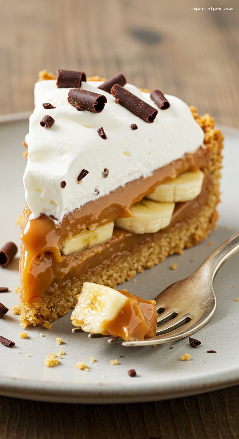 Classic Banoffee Pie with Dulce de Leche and Cream – Closeup