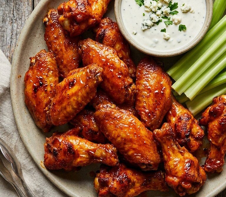 Crispy Buffalo Chicken Wings With Blue Cheese Dip