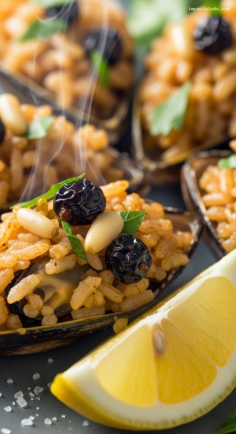 Street-Style Midye Dolma With Spiced Rice and Lemon – Closeup
