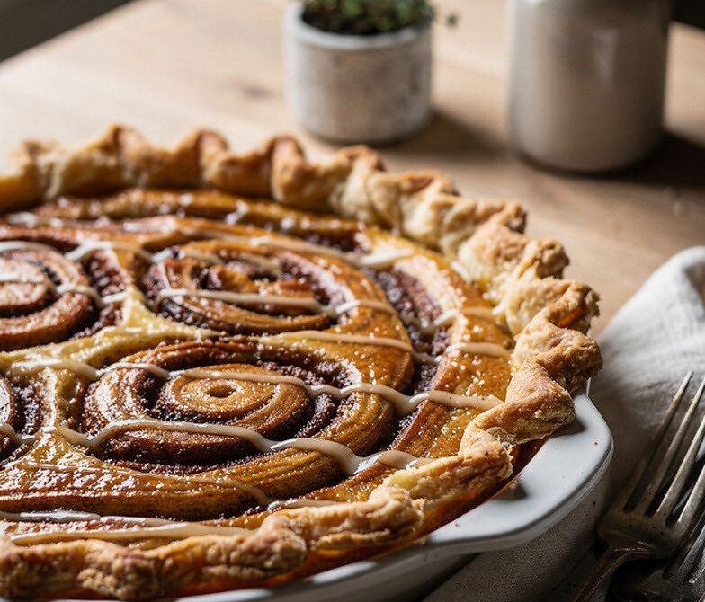 Cinnamon Roll Pie With Vanilla Glaze