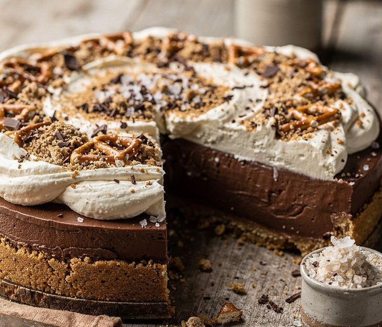 Salty-Sweet Pretzel Chocolate Cream Pie