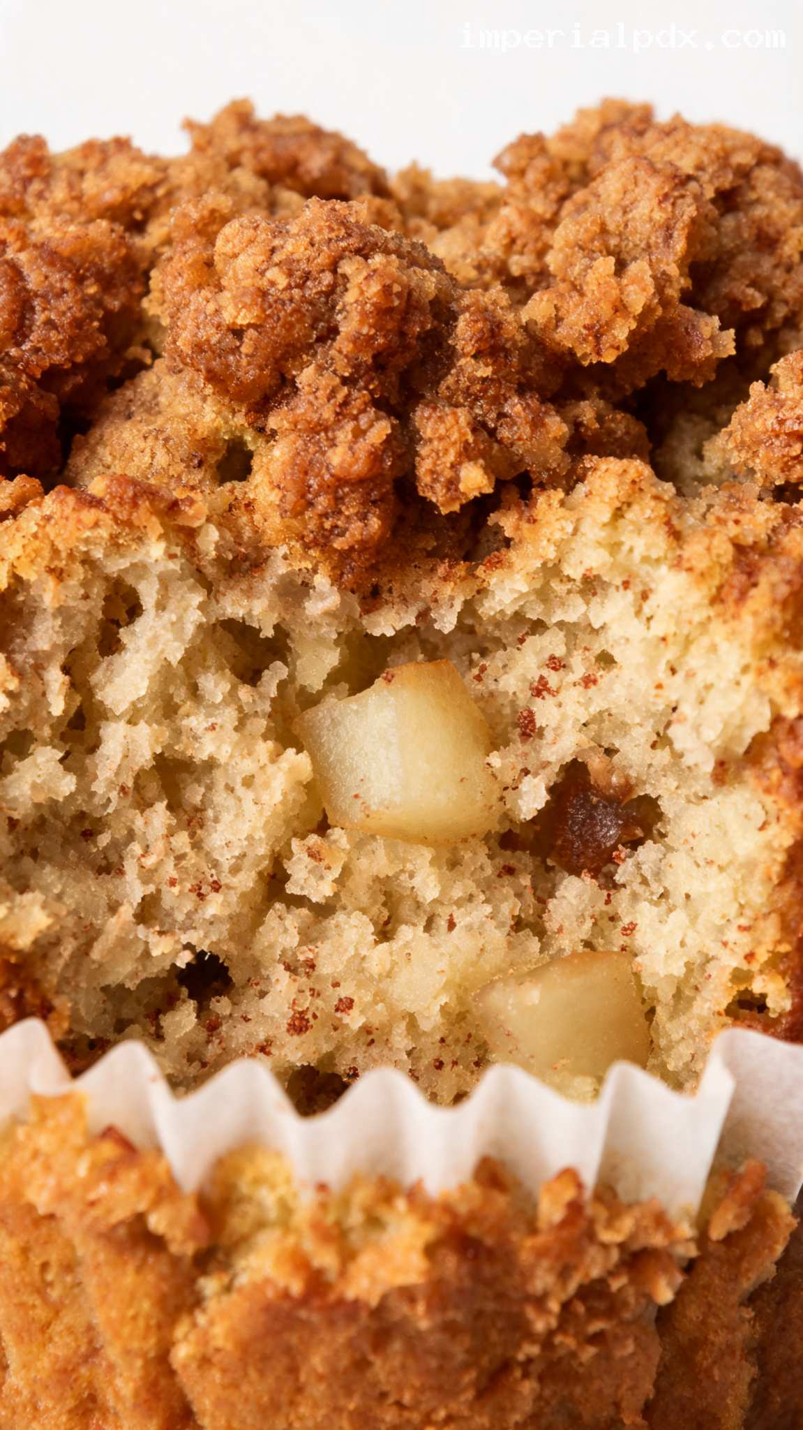 Apple Cinnamon Crumb Muffins – Closeup