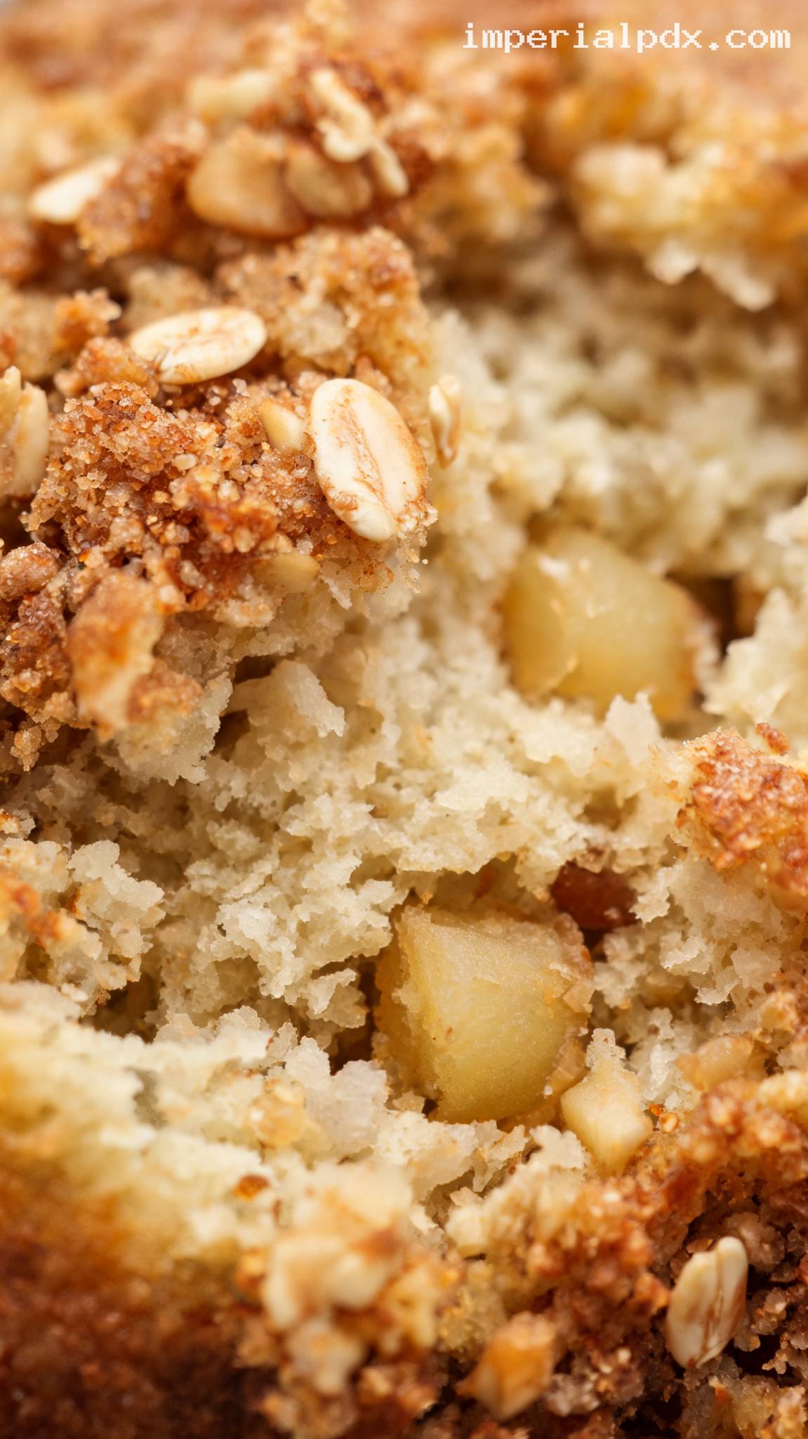 Apple Oat Streusel Muffins With Warm Spice – Closeup