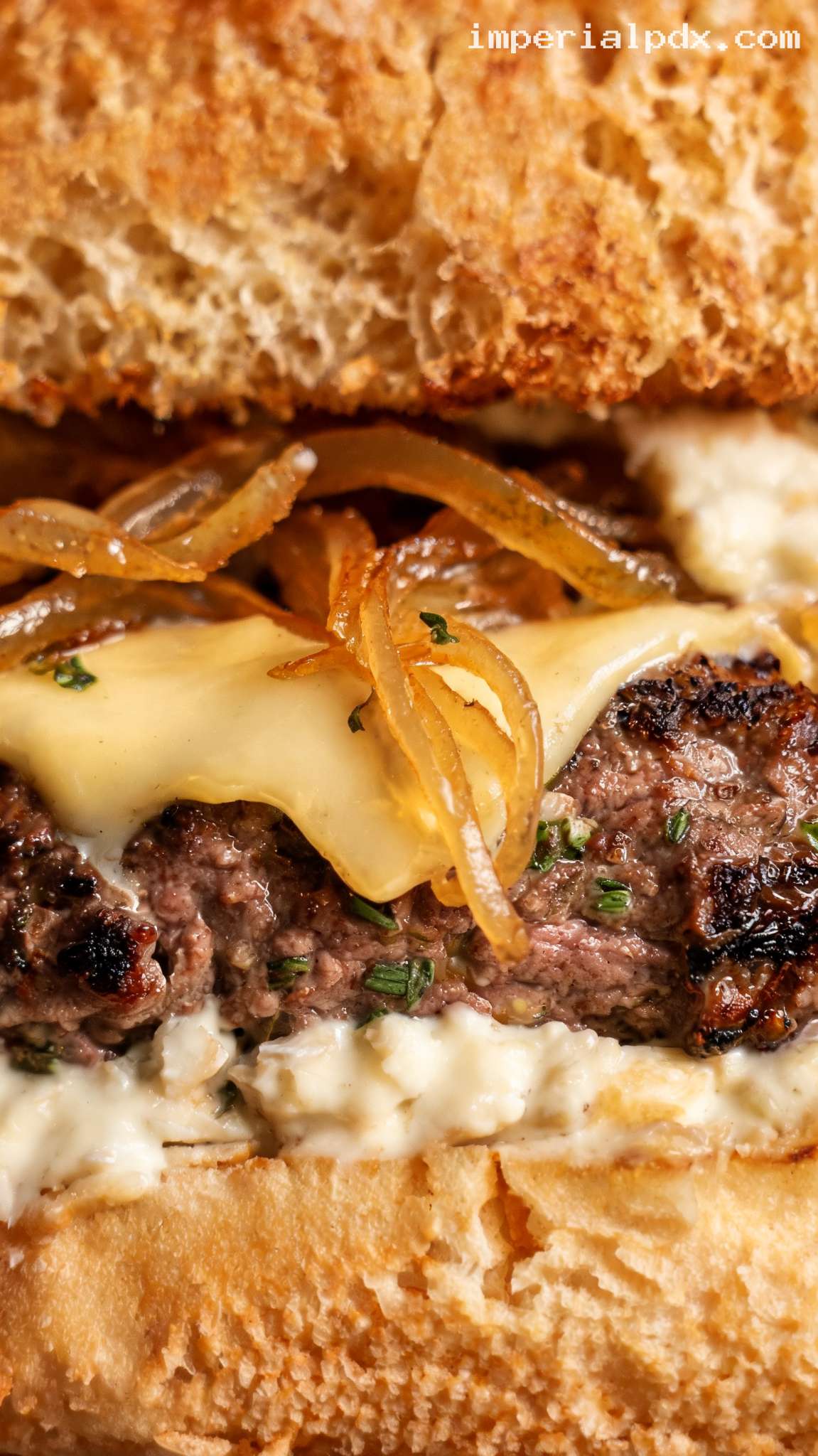Creamy Horseradish Roast Beef Burger – Closeup