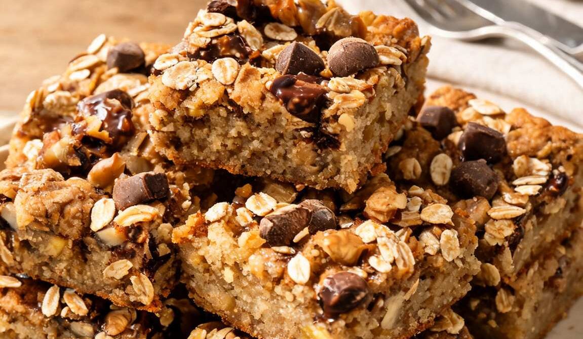 Soft Baked Banana Oat Breakfast Bars