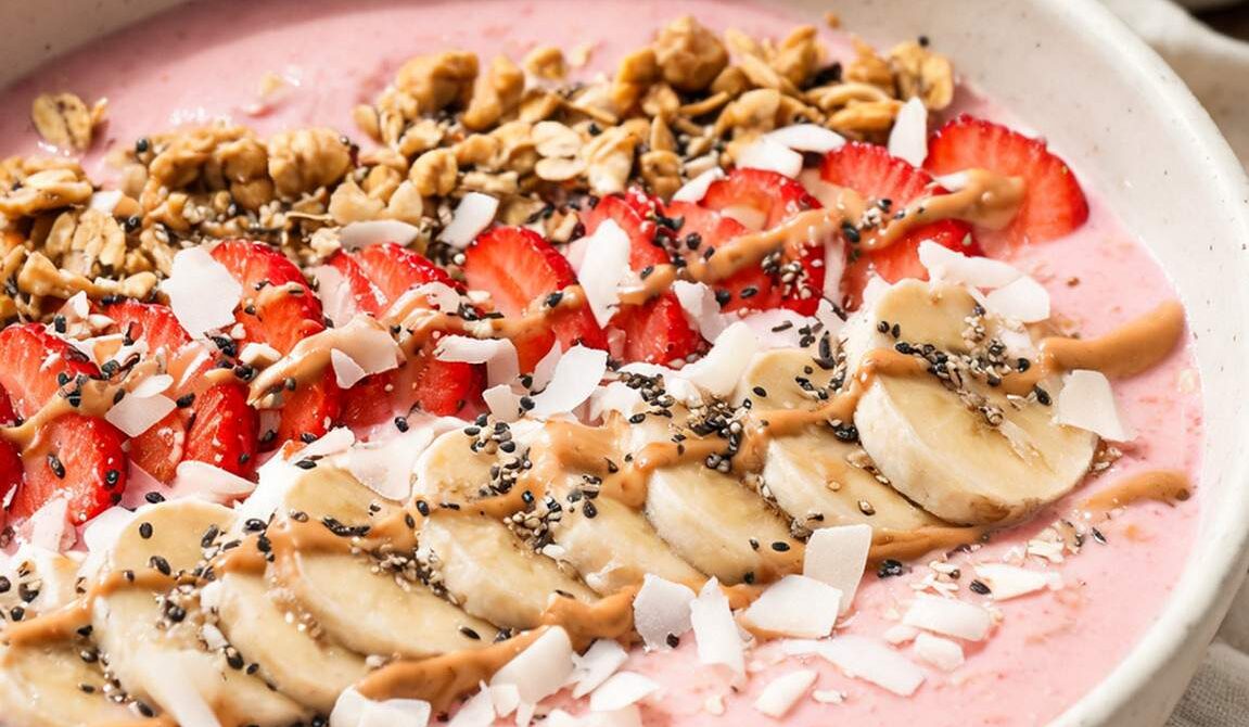 Strawberry Banana Smoothie Bowl With Granola