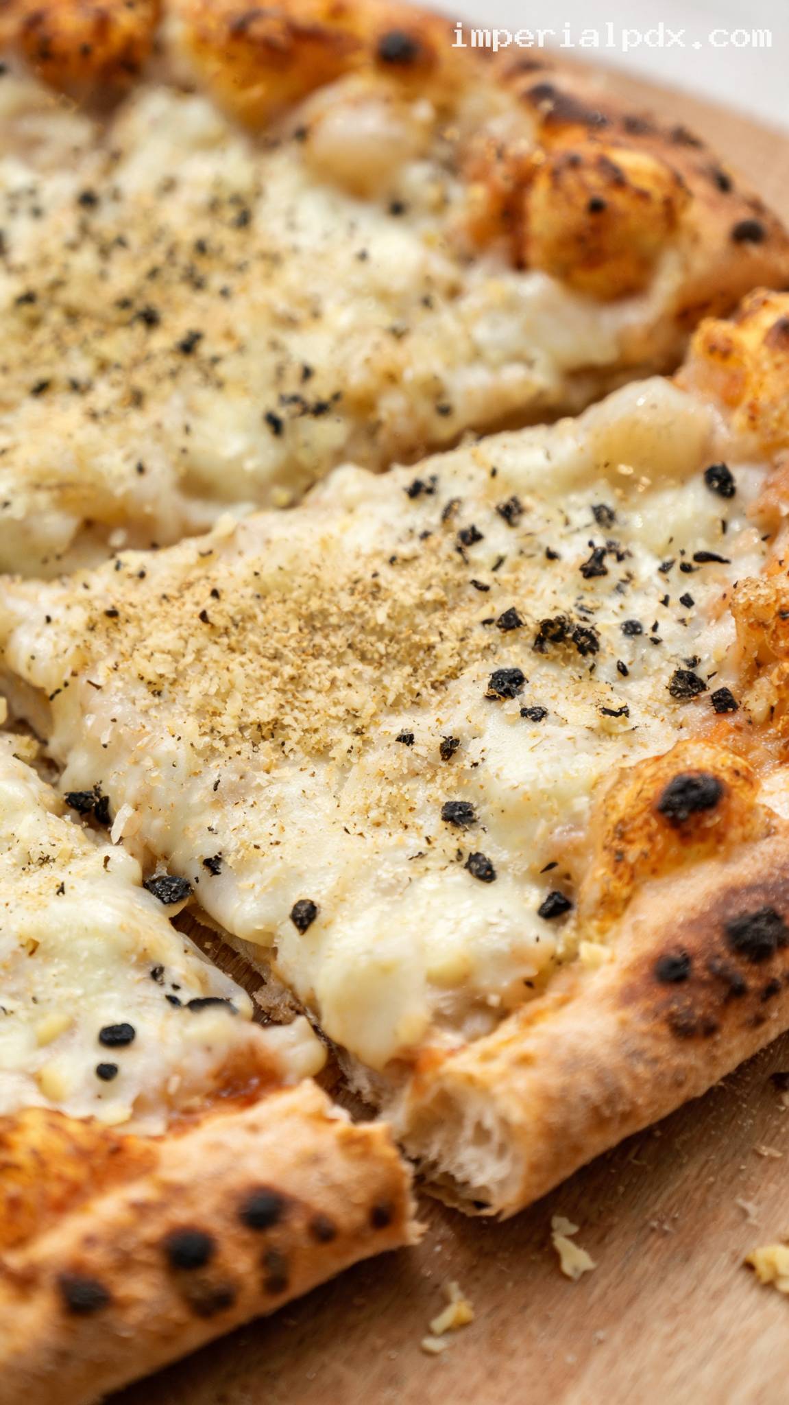 Cacio e Pepe Pizza With Pecorino Cream – Closeup