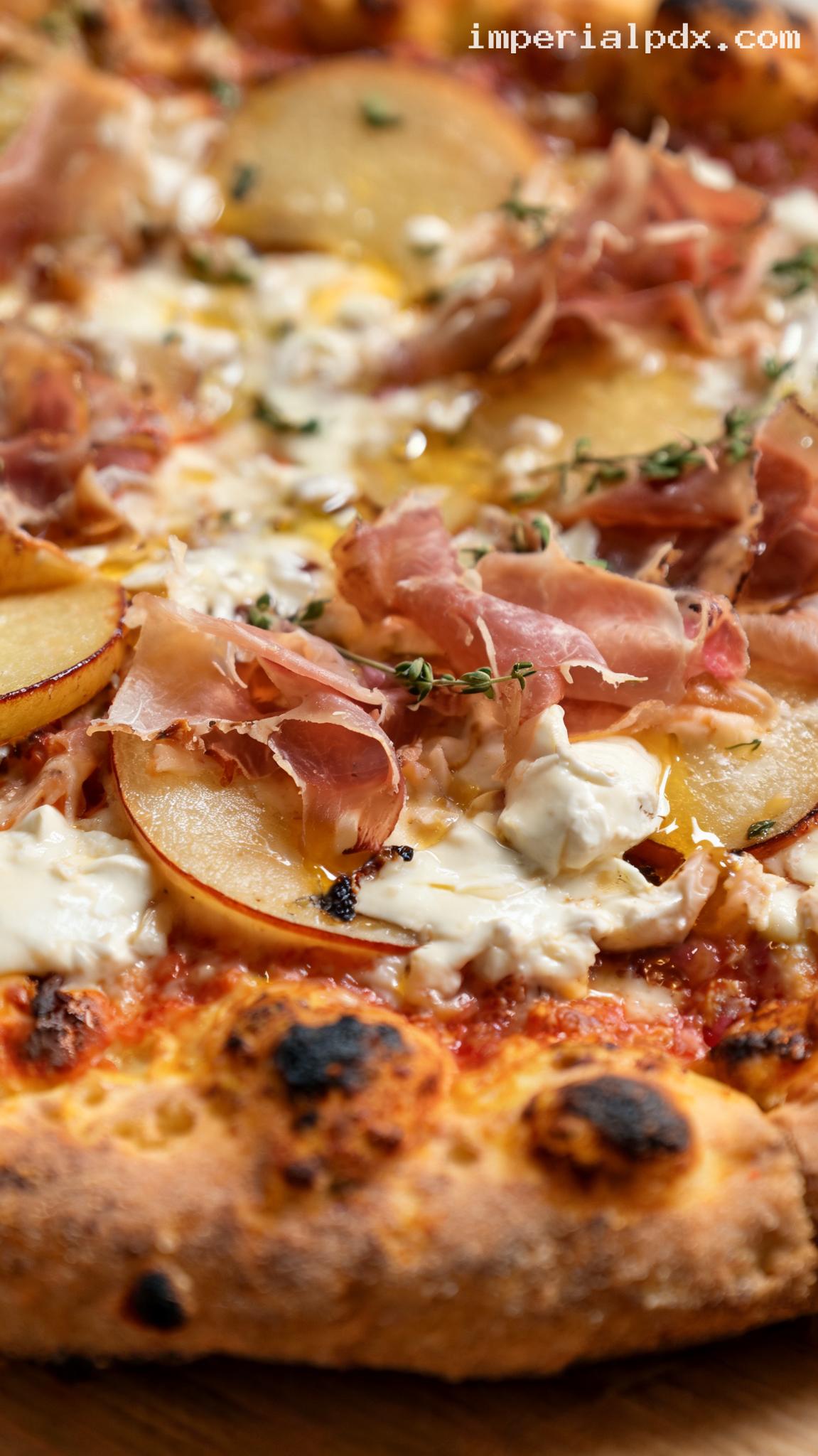 Caramelized Apple, Brie, and Prosciutto White Pizza – Closeup