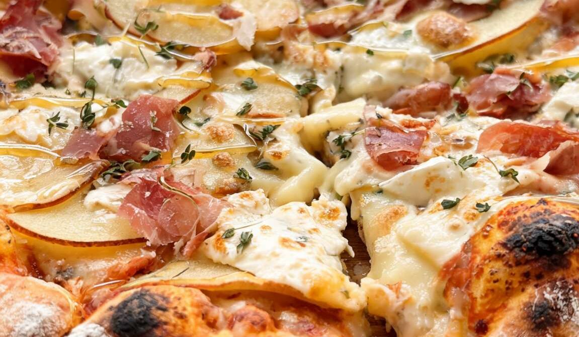 Caramelized Apple, Brie, and Prosciutto White Pizza