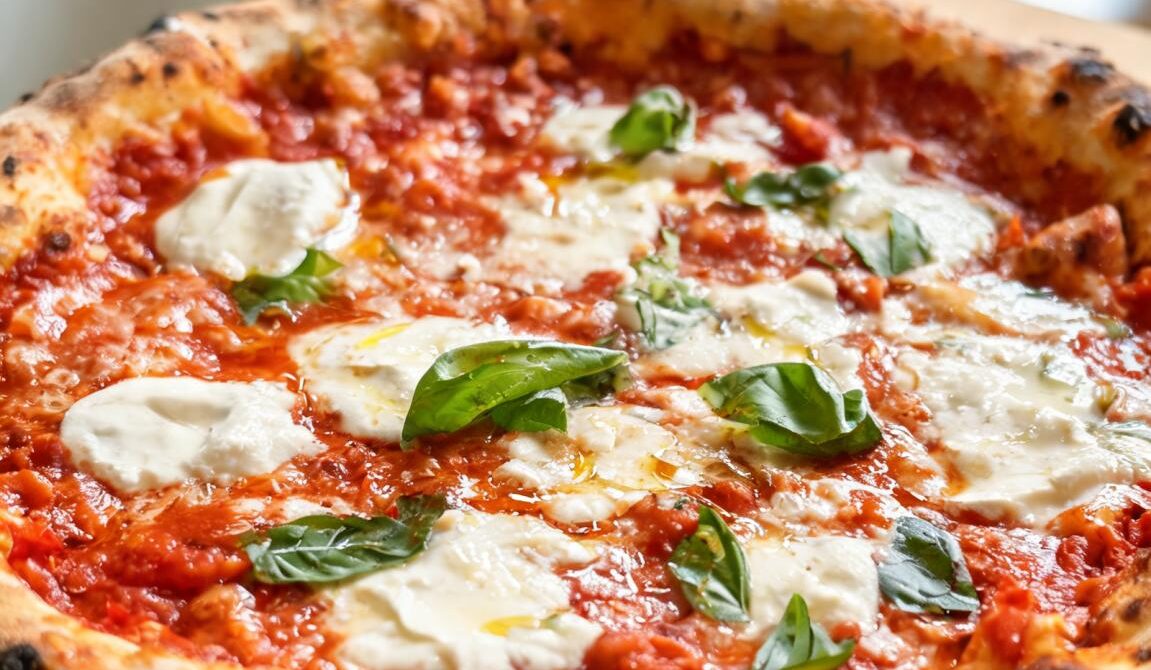 Classic Neapolitan Margherita Pizza With Fresh Mozzarella