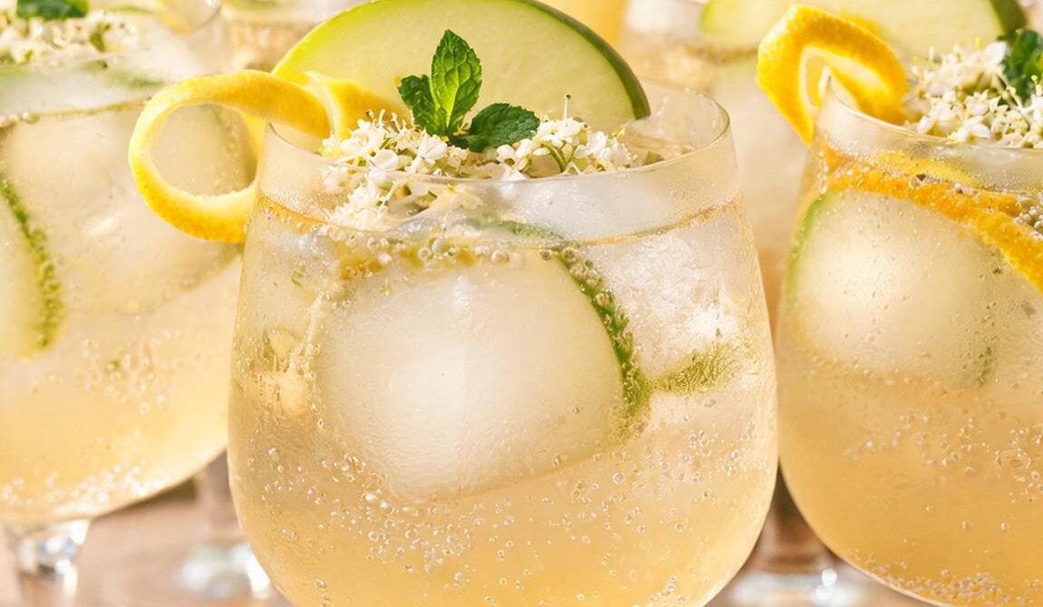 Crisp Apple and Elderflower Spritz