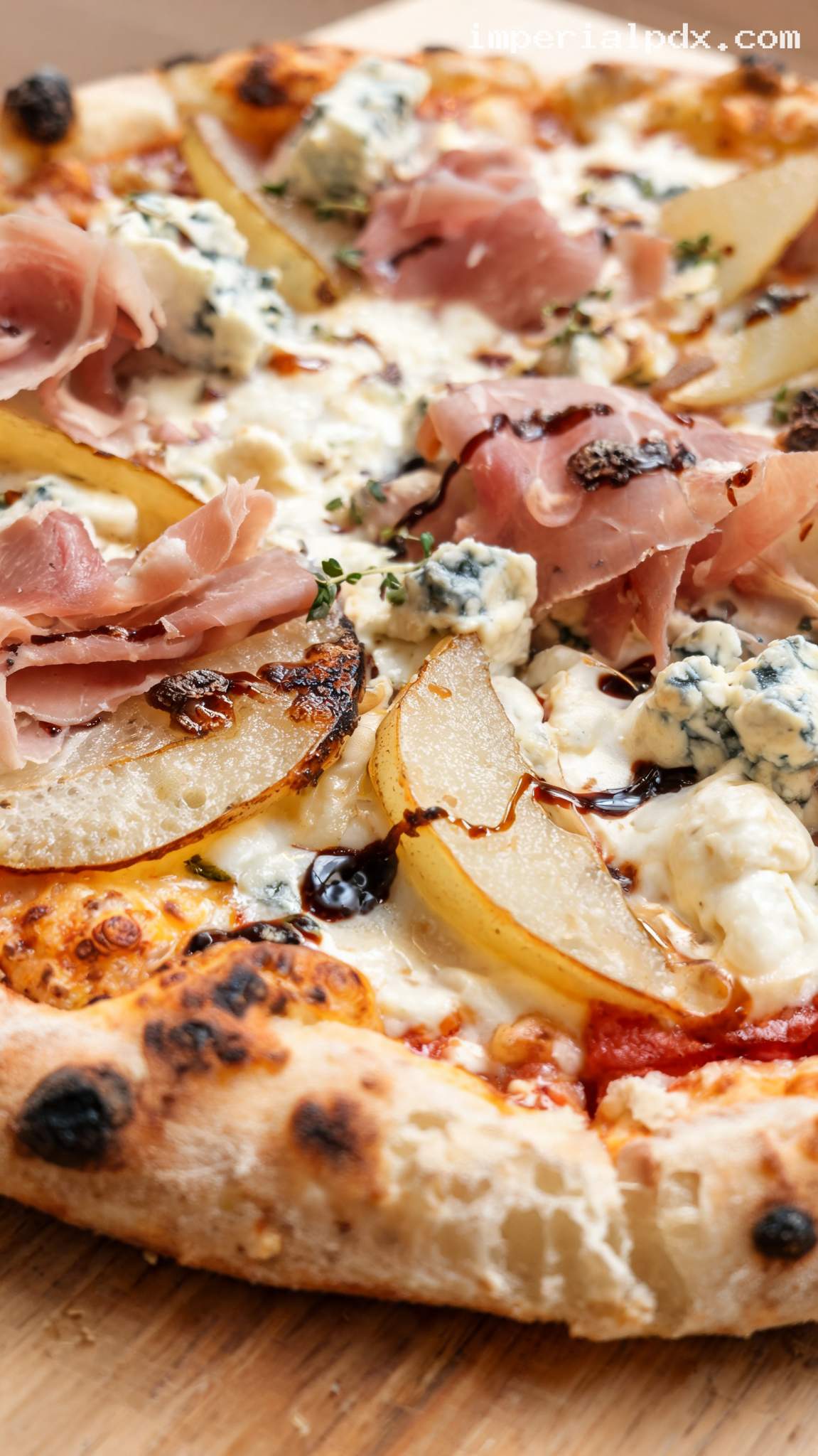 Pear, Prosciutto, and Gorgonzola Pizza – Closeup