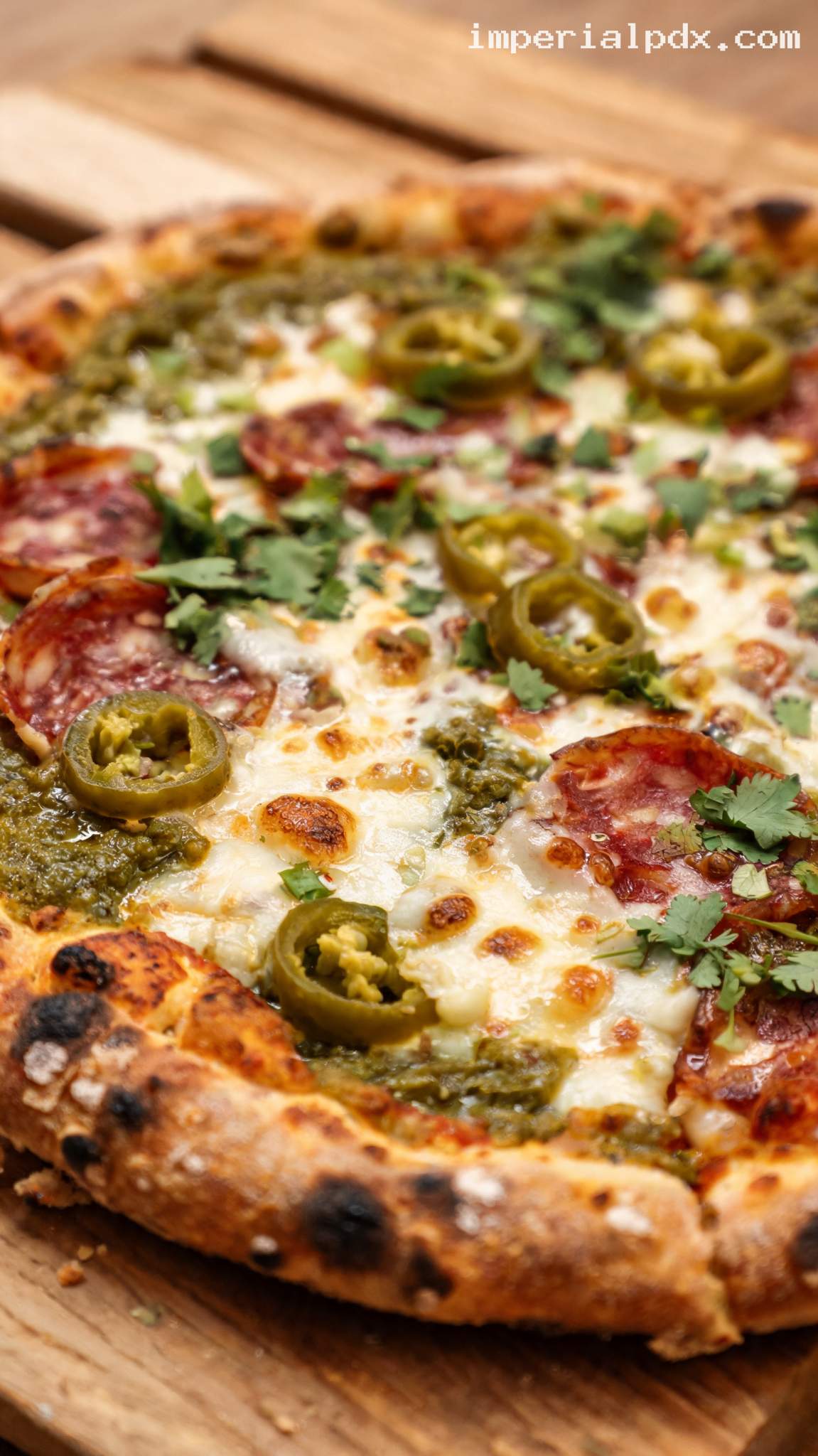 Pizza Diavola Verde With Spicy Green Sauce – Closeup