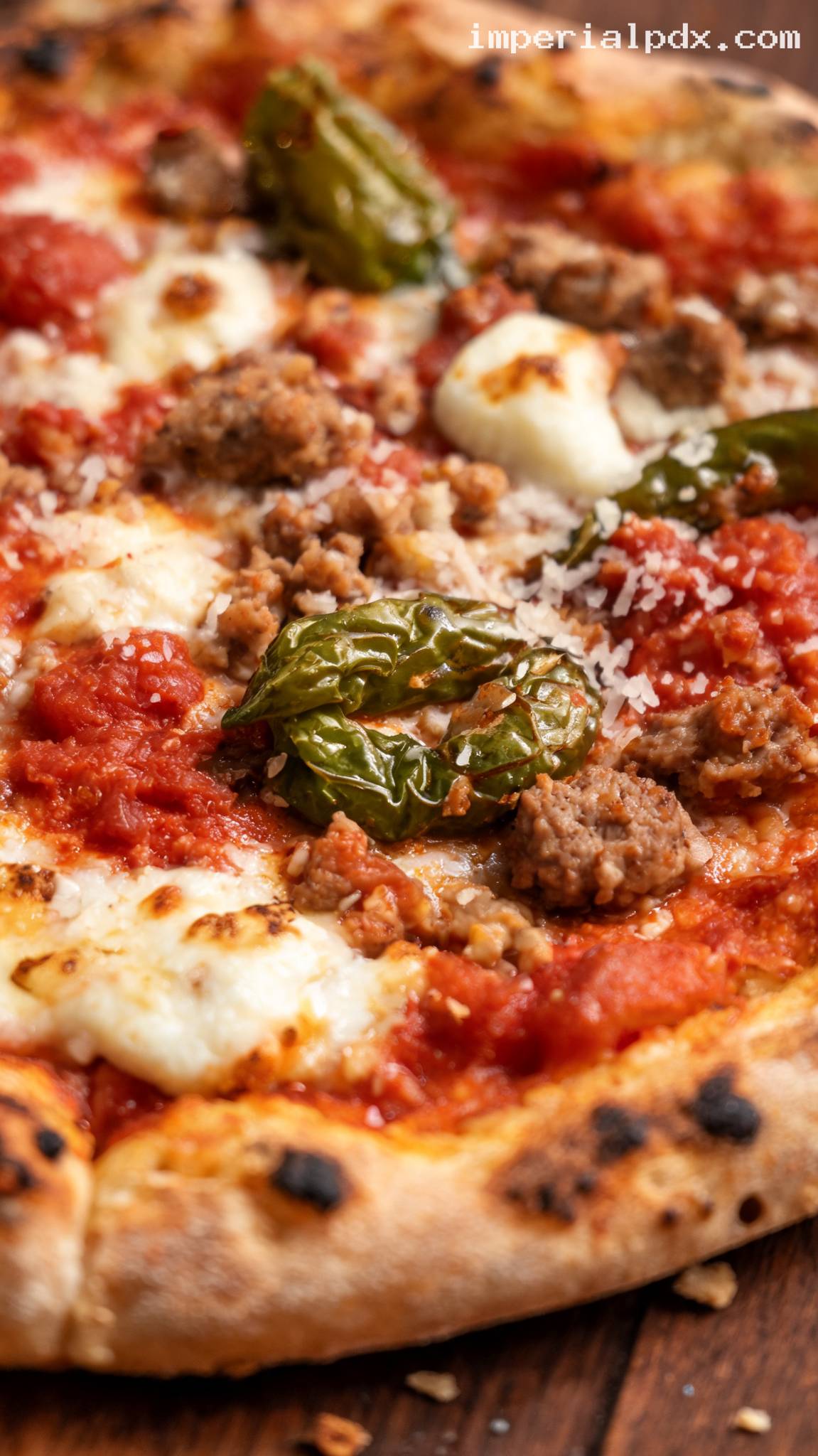 Sausage and Friggitelli Pepper Pizza – Closeup