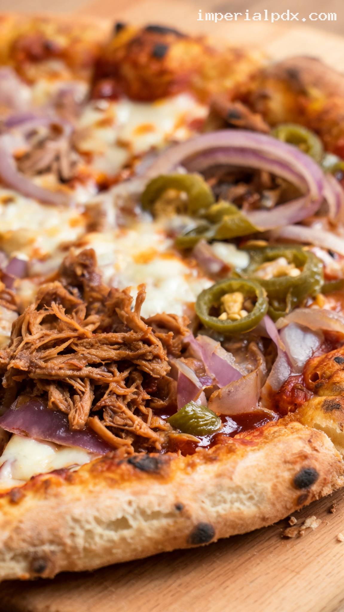 Smoky Pulled Pork BBQ Pizza – Closeup