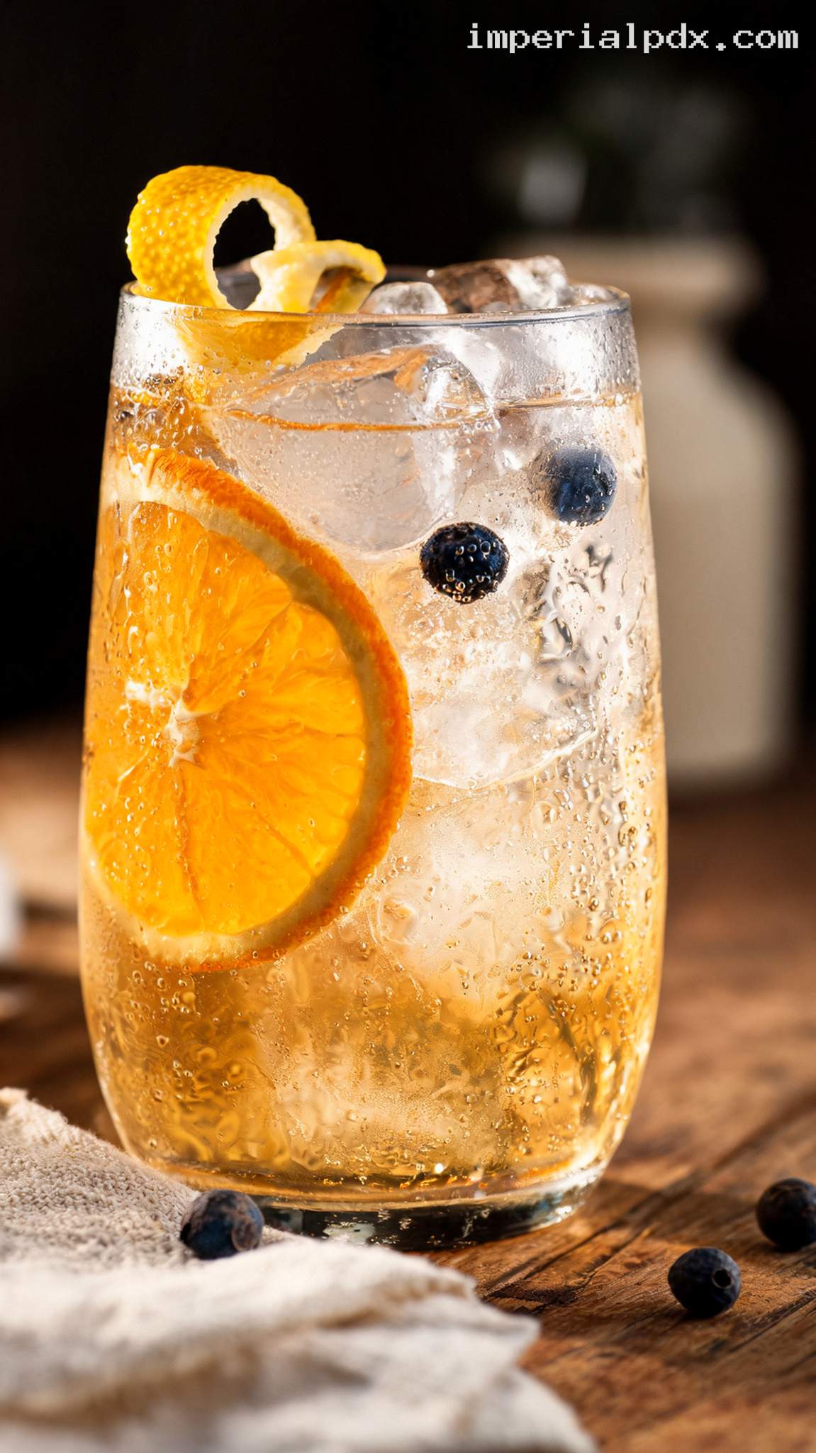 Sparkling Juniper Citrus Cooler – Closeup
