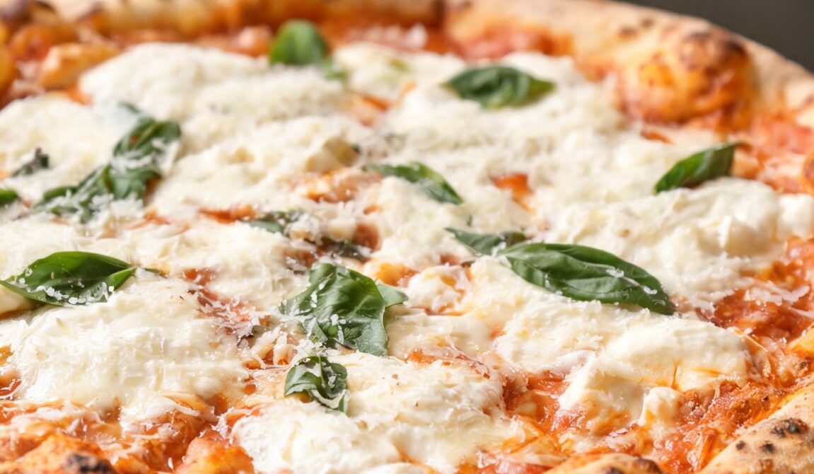 Vodka Sauce Pizza With Fresh Mozzarella