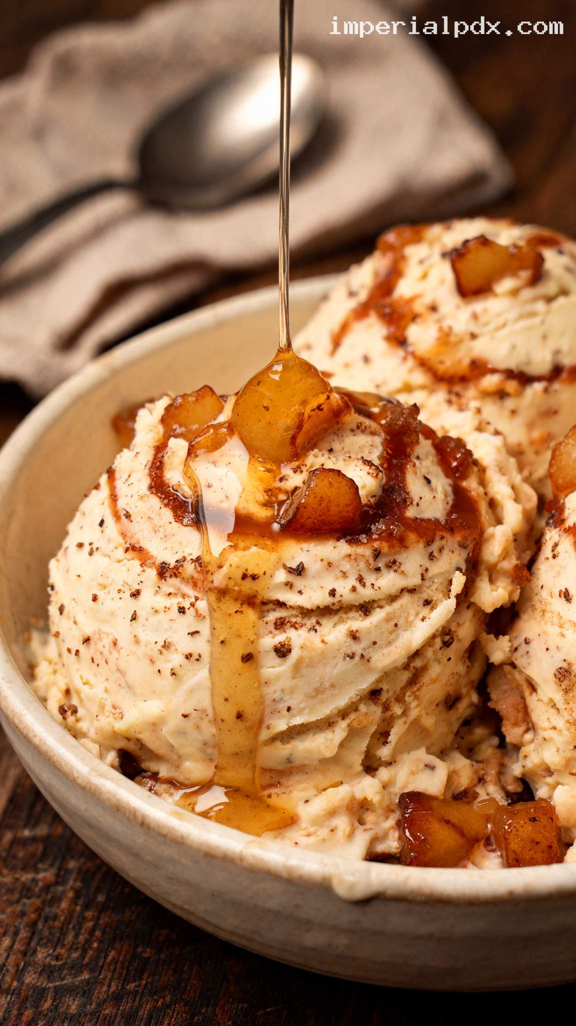 Cinnamon Honey Apple Butter Ice Cream With Roasted Apples – Closeup
