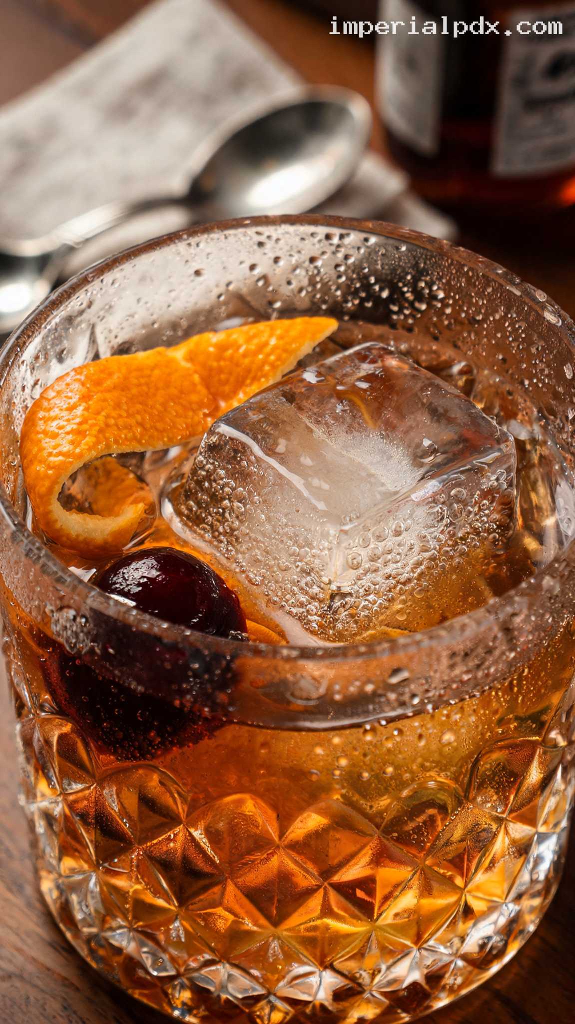 Classic Old Fashioned Whiskey Cocktail – Closeup