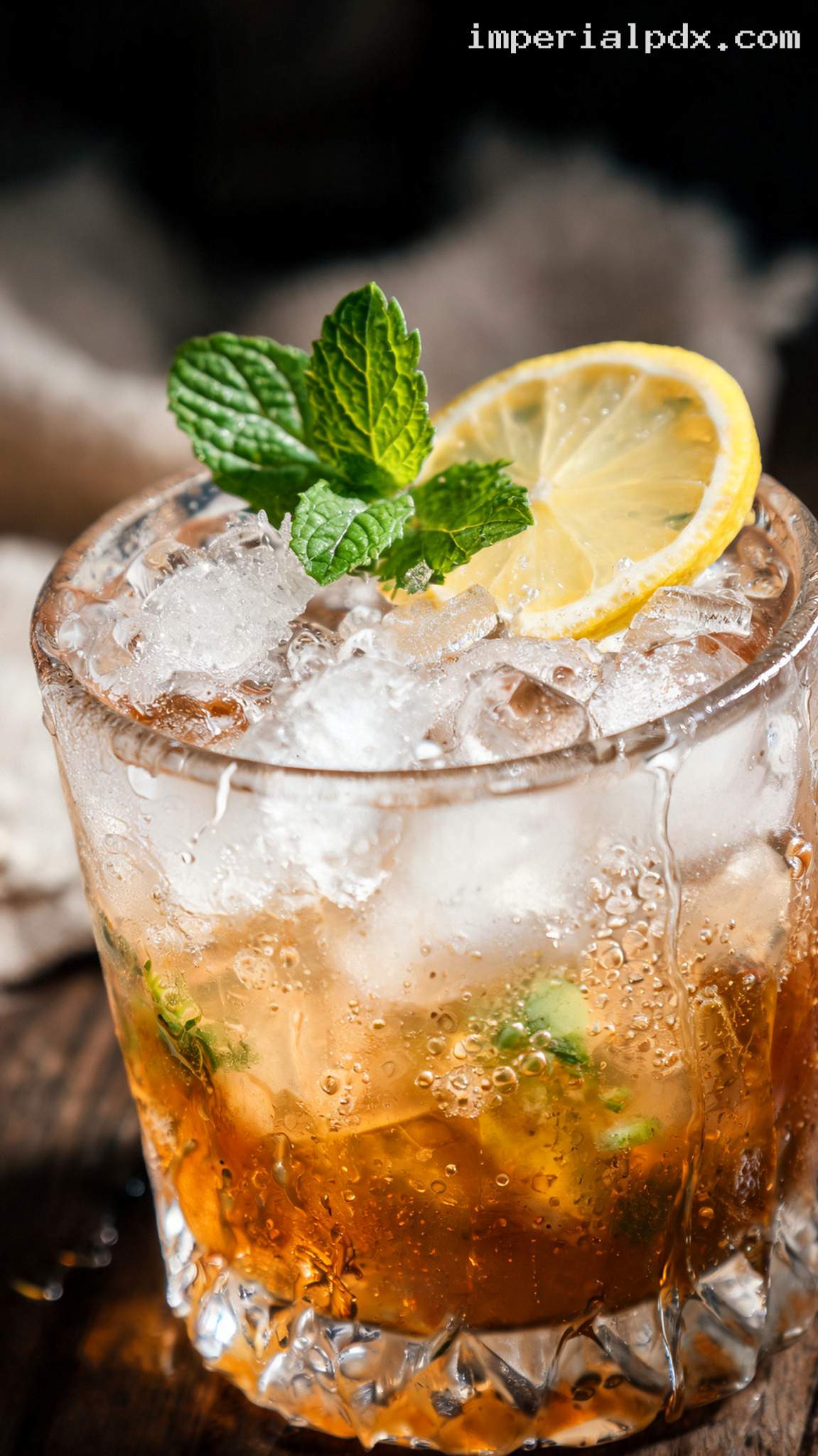 Refreshing Bourbon Smash With Lemon and Mint – Closeup