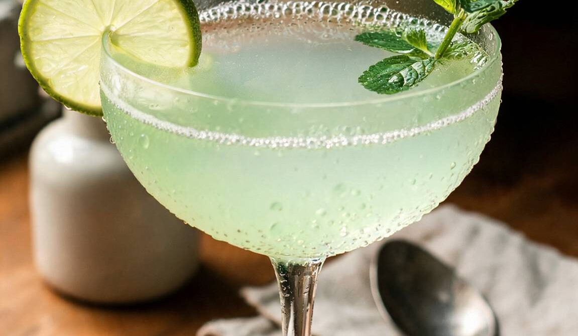 Refreshing Mint and Lime Southside Gin Cocktail