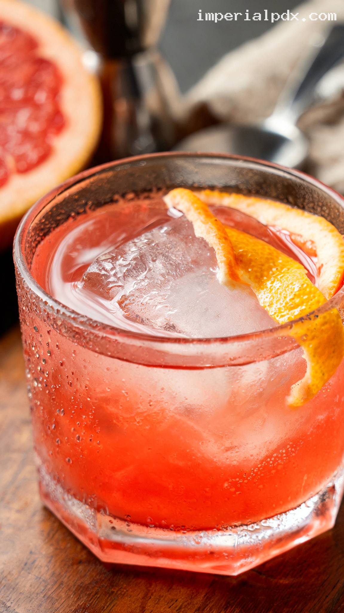 Ruby Grapefruit Negroni – Closeup