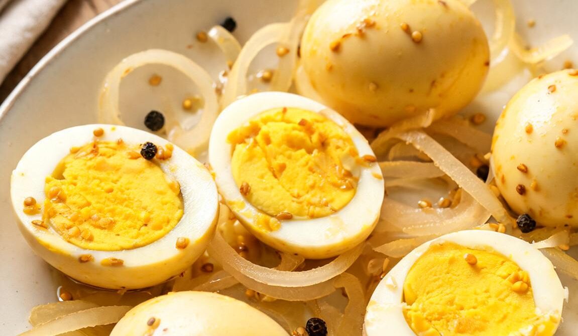 Amish-Style Pickled Mustard Eggs with Turmeric